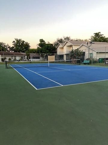 2277 Nova Village Dr, Davie, FL 33317