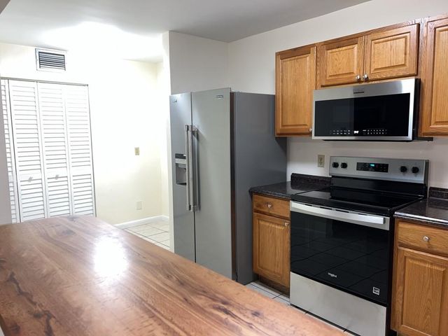 2277 Nova Village Dr, Davie, FL 33317