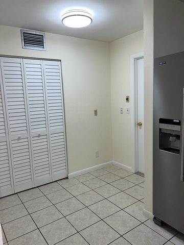 2277 Nova Village Dr, Davie, FL 33317