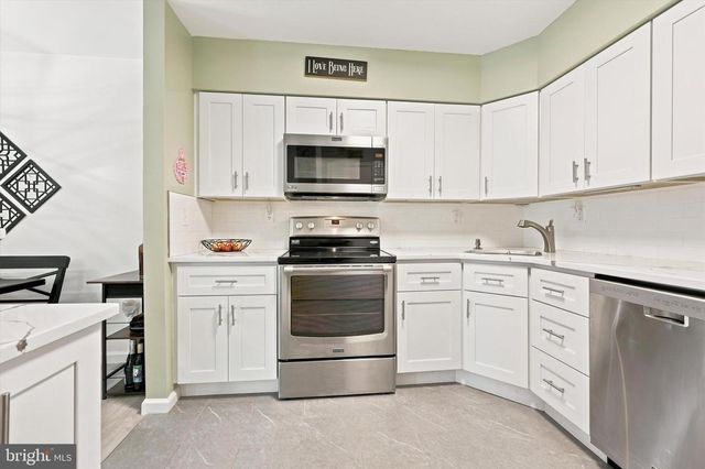 10-B W BLUEBELL LN, Mount Laurel, NJ 08054