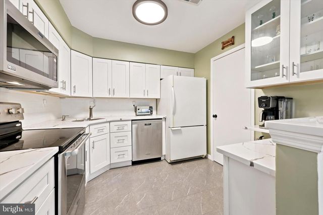 10-B W BLUEBELL LN, Mount Laurel, NJ 08054