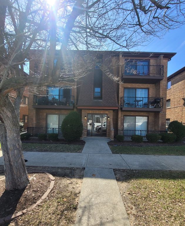 1889 Michigan City Road 3E, Calumet City, IL 60409