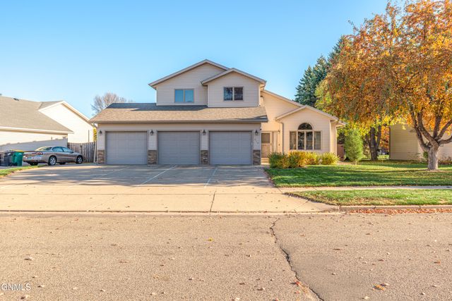 413 Stuttgart Drive, Bismarck, ND 58504 property photo