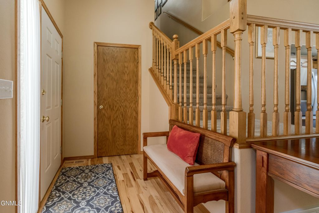 413 Stuttgart Drive, Bismarck, ND 58504 photo 3