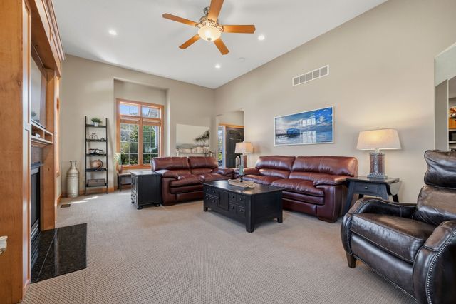 8564 Newbury Court, Johnston, IA 50131