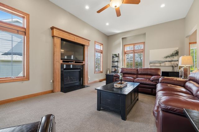 8564 Newbury Court, Johnston, IA 50131