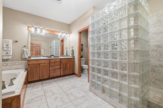 8564 Newbury Court, Johnston, IA 50131