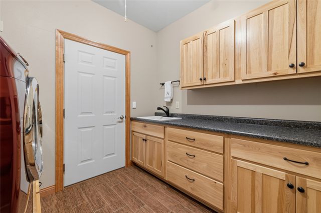 8564 Newbury Court, Johnston, IA 50131