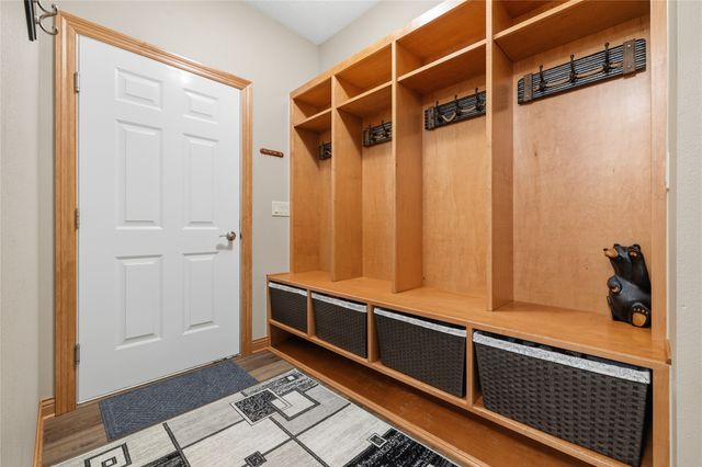 8564 Newbury Court, Johnston, IA 50131