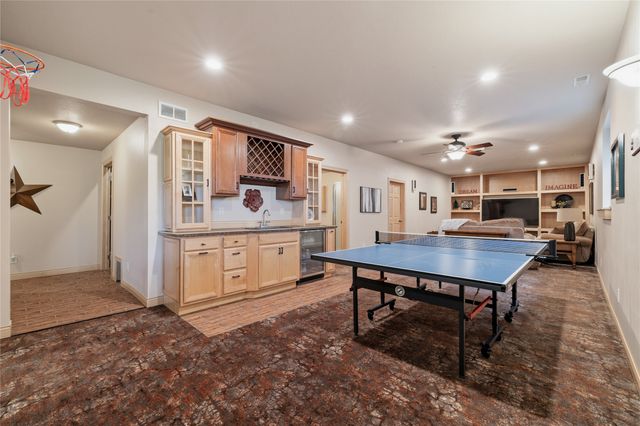 8564 Newbury Court, Johnston, IA 50131