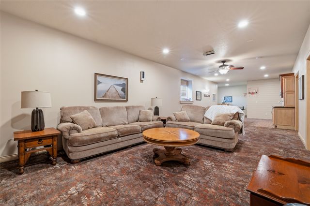 8564 Newbury Court, Johnston, IA 50131