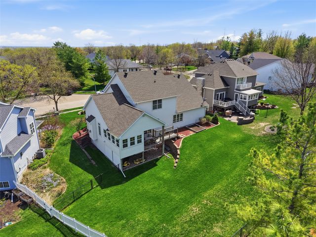8564 Newbury Court, Johnston, IA 50131