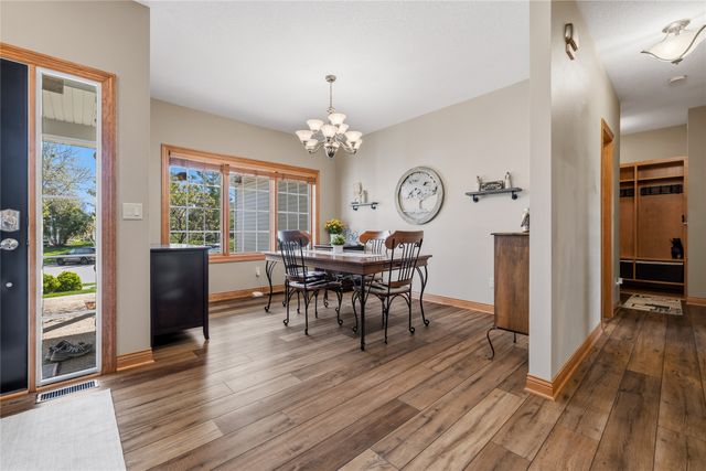 8564 Newbury Court, Johnston, IA 50131