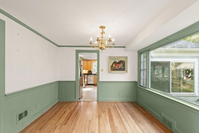 4 Strout Ave, Lynnfield, MA 01940