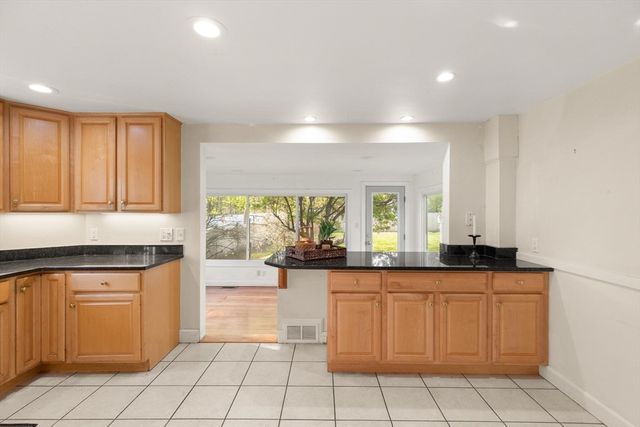 4 Strout Ave, Lynnfield, MA 01940