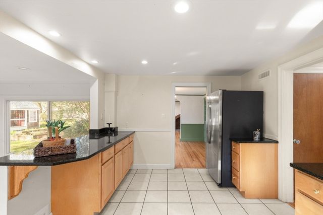4 Strout Ave, Lynnfield, MA 01940