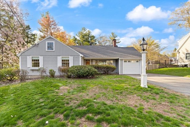 4 Strout Ave, Lynnfield, MA 01940