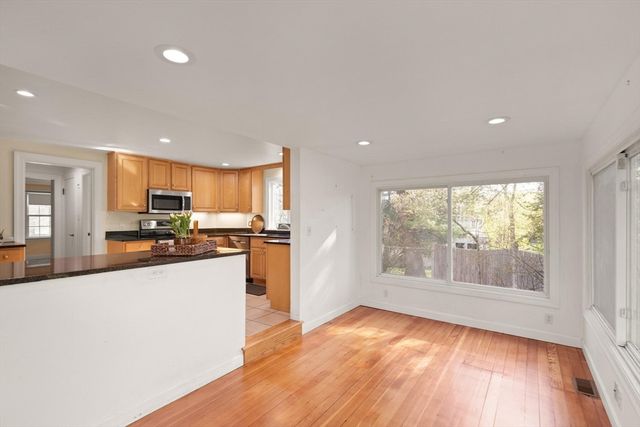 4 Strout Ave, Lynnfield, MA 01940