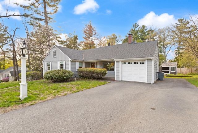 4 Strout Ave, Lynnfield, MA 01940