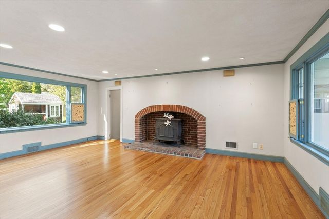 4 Strout Ave, Lynnfield, MA 01940