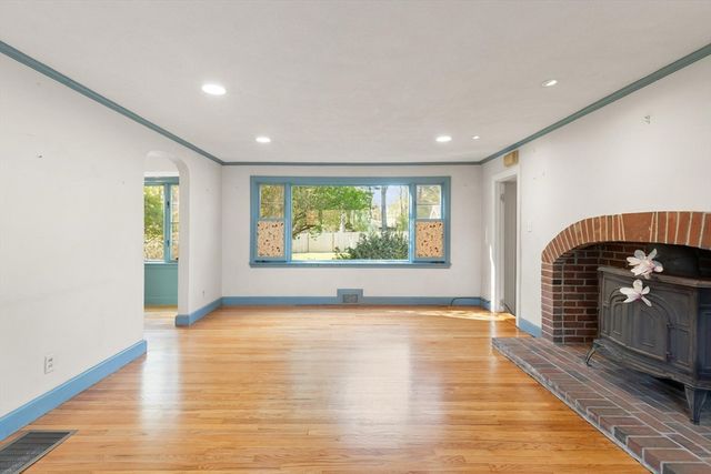 4 Strout Ave, Lynnfield, MA 01940