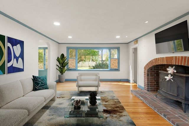 4 Strout Ave, Lynnfield, MA 01940