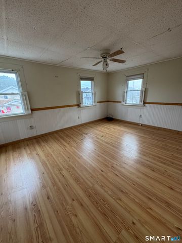 18 Coolridge Road, Milford, CT 06460
