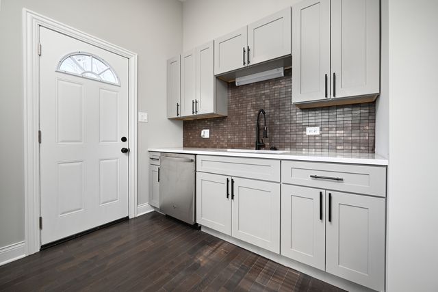 15330 Cherry Lane, Markham, IL 60428