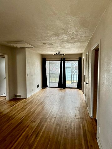 1801 S Woodlawn Blvd, Wichita, KS 67218