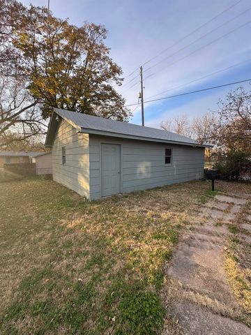 1801 S Woodlawn Blvd, Wichita, KS 67218