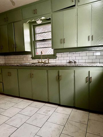 1801 S Woodlawn Blvd, Wichita, KS 67218