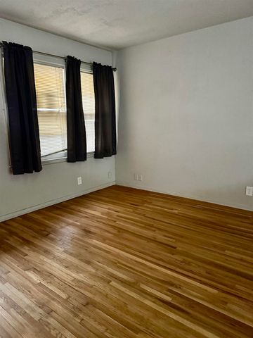 1801 S Woodlawn Blvd, Wichita, KS 67218