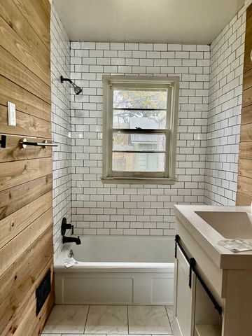 1801 S Woodlawn Blvd, Wichita, KS 67218