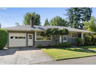 11824 Se MADISON St, Portland, OR 97216