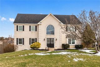 209 Fox Run Dr, Peters Twp, PA 15367
