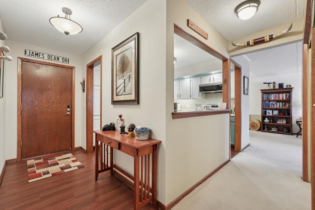 2445 Londin Lane E 212, Maplewood, MN 55119 — photo 2