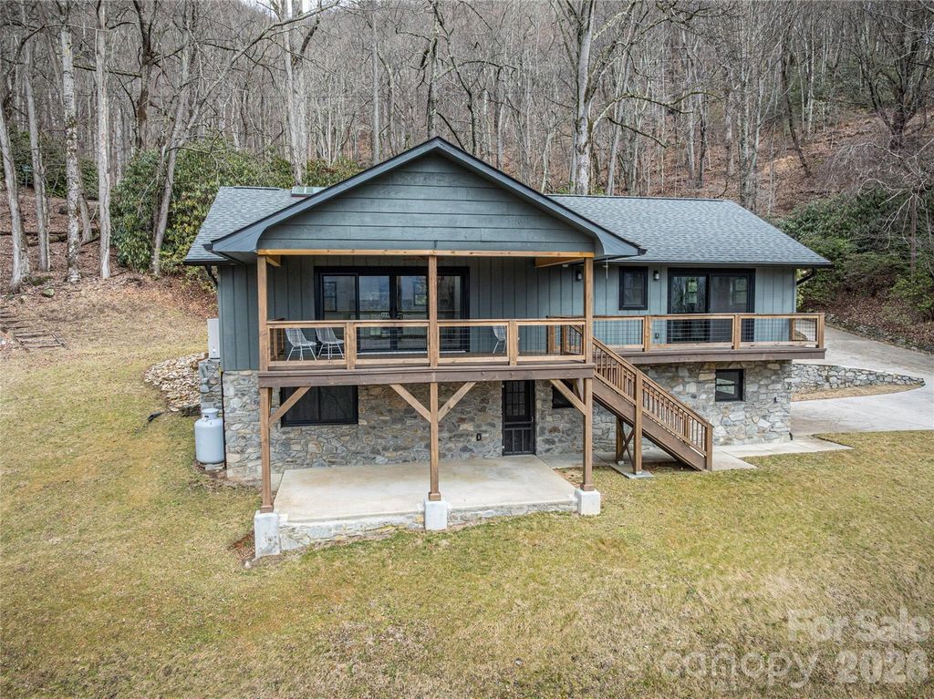 453 Friendly Acres Drive, Waynesville, NC 28786