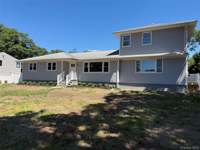 751 Centerwood Street, West Babylon, NY 11704