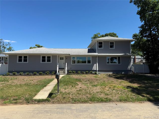 751 Centerwood Street, West Babylon, NY 11704