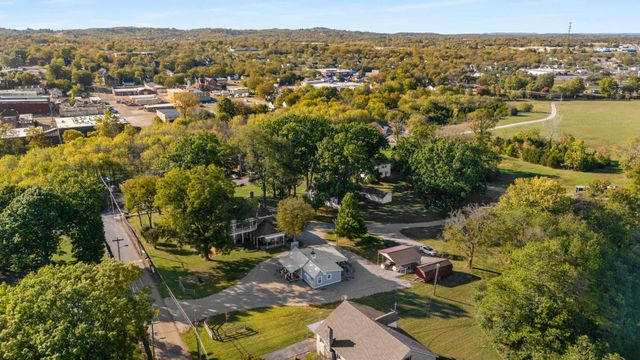 319 E Hill Ave, Lewisburg, TN 37091