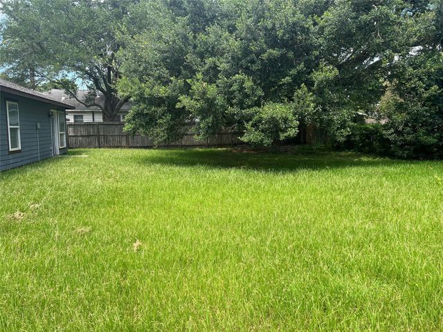 1037 Yupon Street, La Marque, TX 77568