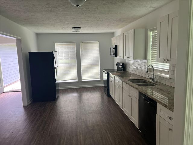 1037 Yupon Street, La Marque, TX 77568