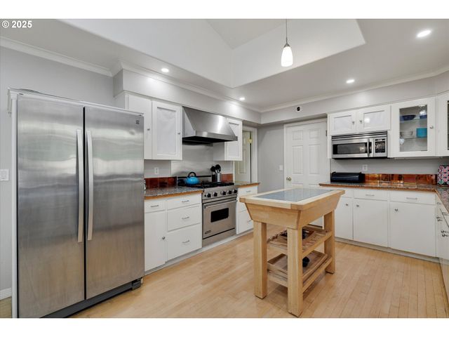 8815 Sw OLESON Rd, Portland, OR 97223