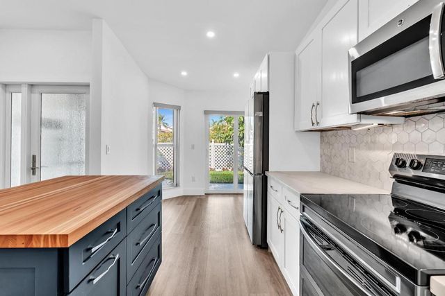 6708 Canary Palm Circle, Boca Raton, FL 33433