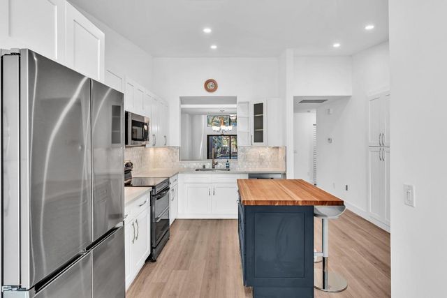 6708 Canary Palm Circle, Boca Raton, FL 33433