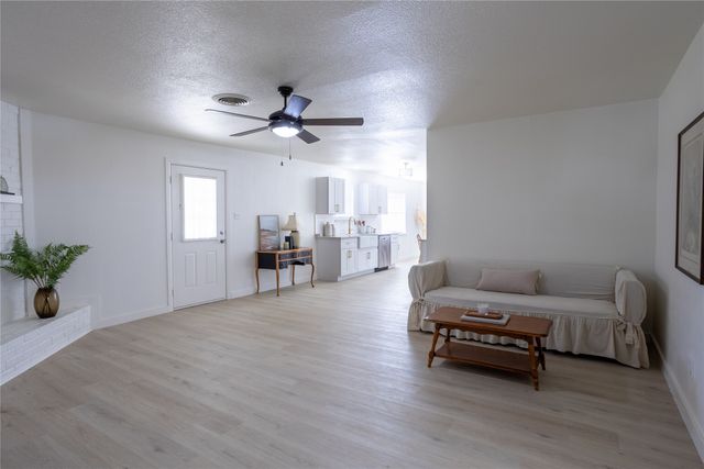 7808 Chantilly Lane, Fort Worth, TX 76134