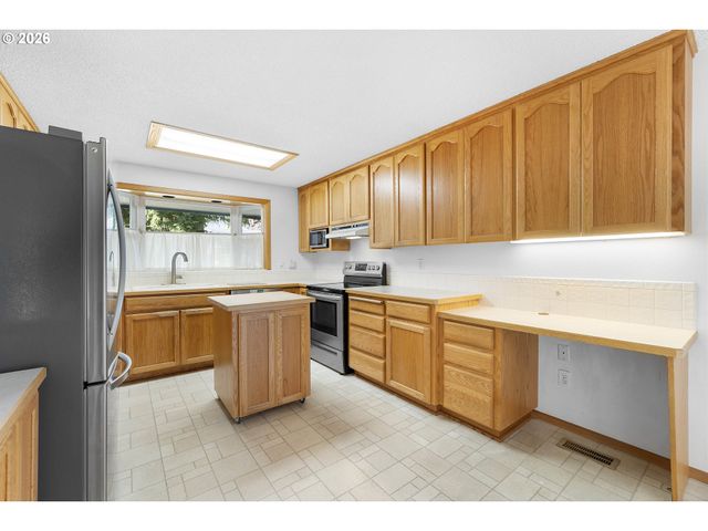 4026 Se WASHINGTON St, Milwaukie, OR 97222