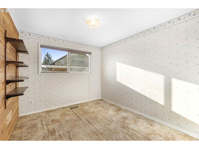 4026 Se WASHINGTON St, Milwaukie, OR 97222