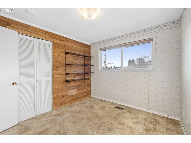 4026 Se WASHINGTON St, Milwaukie, OR 97222