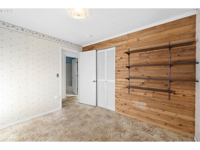 4026 Se WASHINGTON St, Milwaukie, OR 97222